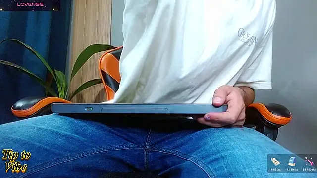 Mr WhiteCock online show from December 3, 11:03 pm