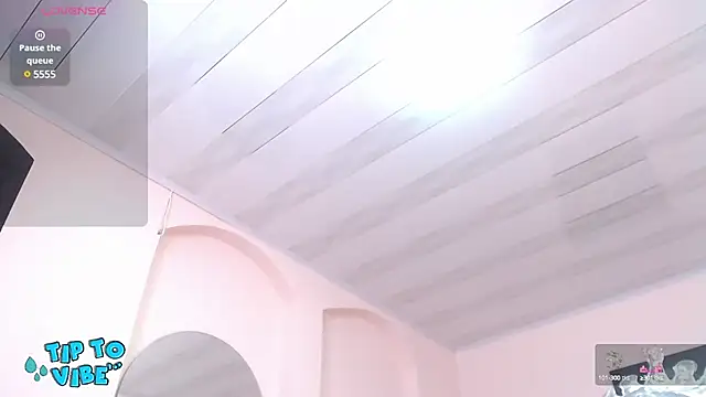 tamarafoxy  online show from December 7, 10:45 am