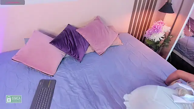 charloottee 1 online show from December 13, 3:16 am