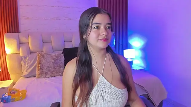 SophiaWylde online show from March 6, 7:03 am