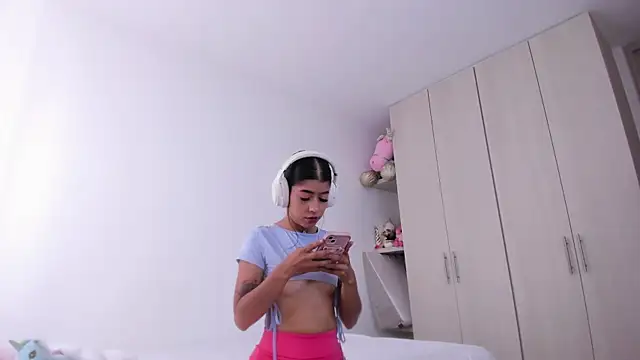 analia collins online show from September 19, 2:07 pm