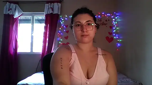 Snapshot of imsohornydacom chatting on February 17, 1:40 pm imsohornydacom online show from February 17, 1:40 pm