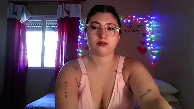 Snapshot of imsohornydacom chatting on February 20, 5:46 pm imsohornydacom online show from February 20, 5:46 pm