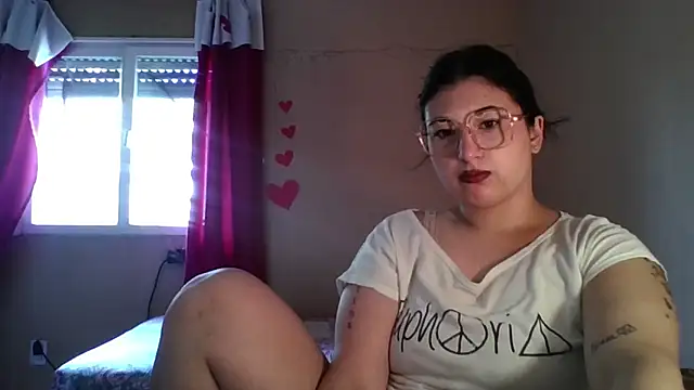 Snapshot of imsohornydacom chatting on February 25, 3:54 pm imsohornydacom online show from February 25, 3:54 pm