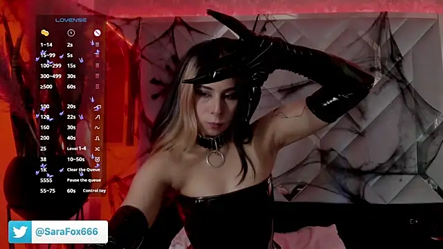 Sara Foxx1 online show from October 29, 10:44 pm