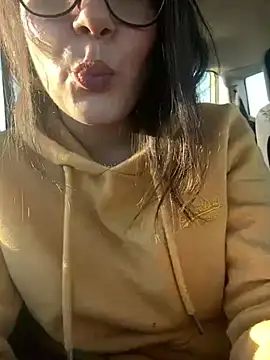 Its Jade online show from December 15, 1:43 pm