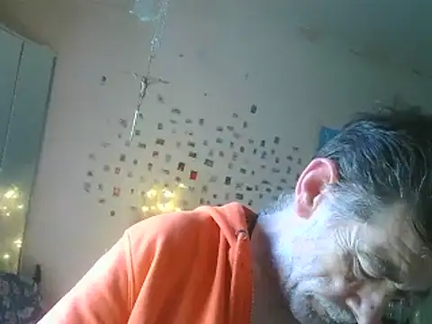 Snapshot of DaddyQuimHot chatting on February 6, 9:53 am DaddyQuimHot online show from February 6, 9:53 am