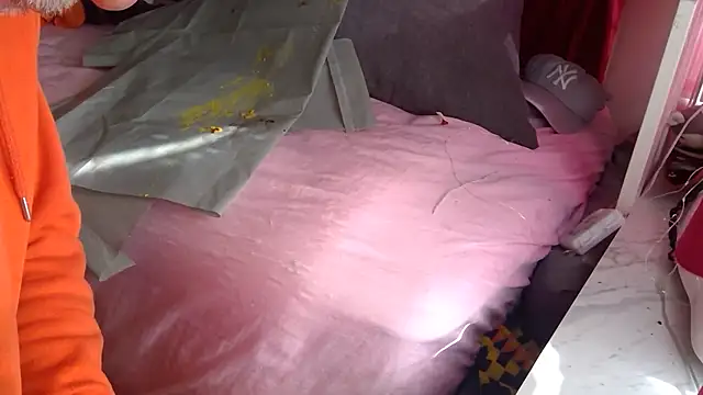 Snapshot of DaddyQuimHot chatting on September 19, 8:16 am DaddyQuimHot online show from September 19, 8:16 am