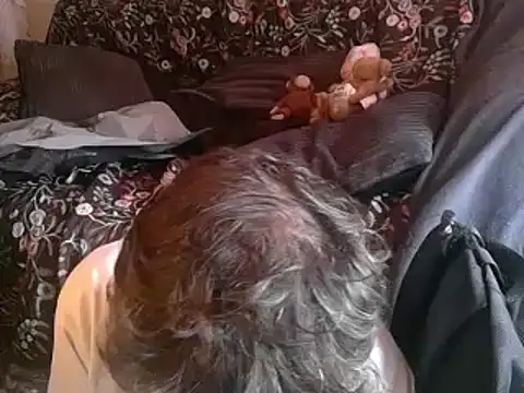 Snapshot of DaddyQuimHot chatting on October 29, 1:35 pm DaddyQuimHot online show from October 29, 1:35 pm