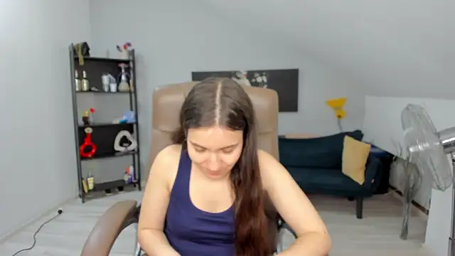 Snapshot of MelissaWiliam chatting on December 13, 6:49 pm MelissaWiliam online show from December 13, 6:49 pm