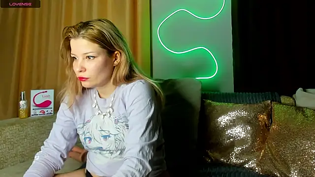 Snapshot of Leila_purr18 chatting on February 7, 7:17 pm Leila purr18 online show from February 7, 7:17 pm