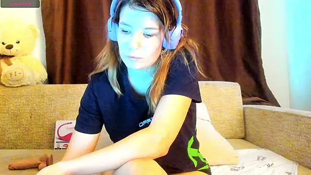 Snapshot of Leila_purr18 chatting on September 12, 9:42 am Leila purr18 online show from September 12, 9:42 am