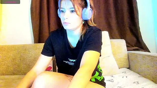 Snapshot of Leila_purr18 chatting on September 13, 11:54 am Leila purr18 online show from September 13, 11:54 am