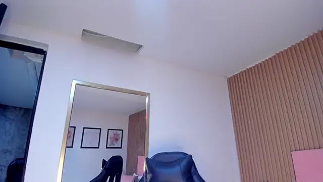 Dakota diaz  online show from February 27, 11:59 pm