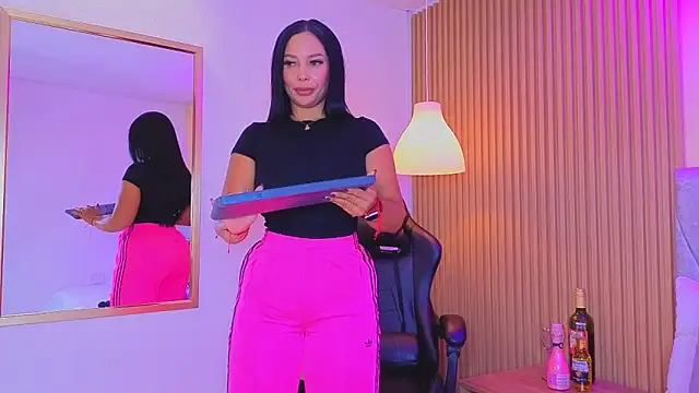 Dakota diaz  online show from May 4, 7:32 pm