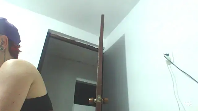 tomboyblue online show from January 14, 2:08 am