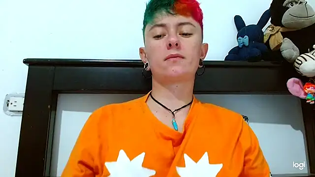 tomboyblue online show from February 16, 3:37 am