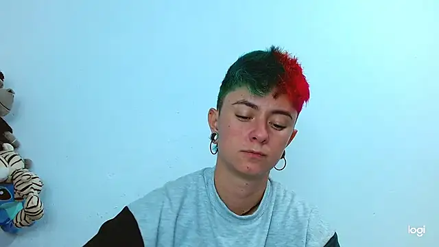 tomboyblue online show from February 22, 3:45 am