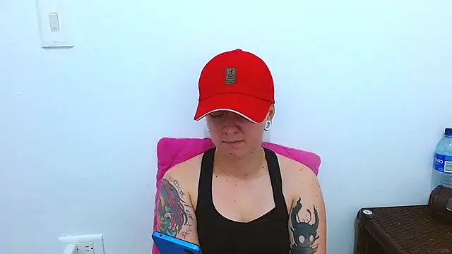 tomboyblue online show from December 3, 3:21 pm