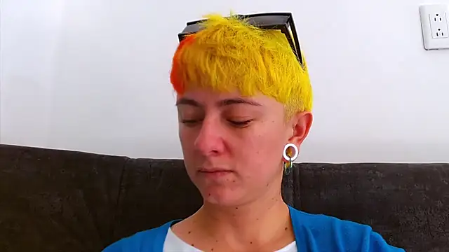 tomboyblue online show from December 20, 4:03 pm