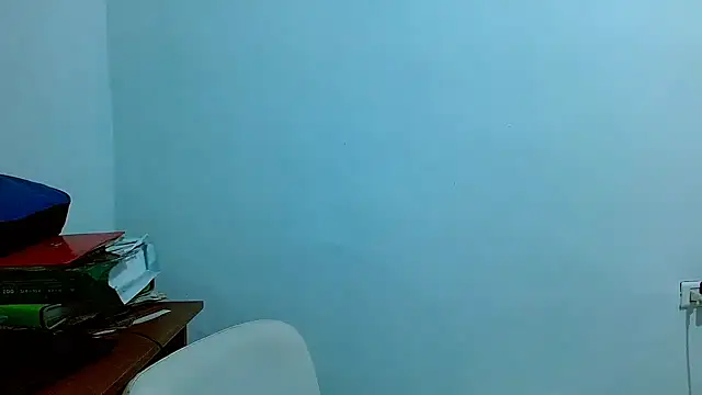 Snapshot of tomboyblue chatting on January 8, 12:24 am tomboyblue online show from January 8, 12:24 am