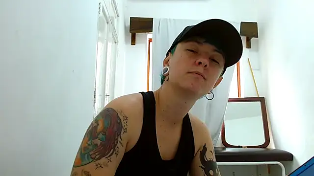 Snapshot of tomboyblue chatting on February 13, 2:24 pm tomboyblue online show from February 13, 2:24 pm