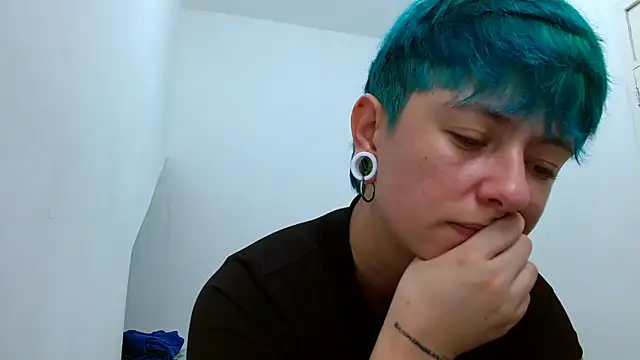 Snapshot of tomboyblue chatting on February 14, 4:04 pm tomboyblue online show from February 14, 4:04 pm