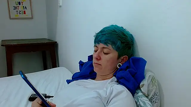 Snapshot of tomboyblue chatting on February 16, 9:33 pm tomboyblue online show from February 16, 9:33 pm