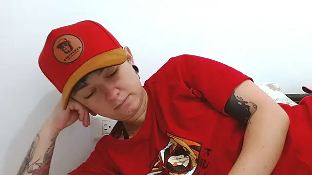 Snapshot of tomboyblue chatting on February 21, 3:35 pm tomboyblue online show from February 21, 3:35 pm