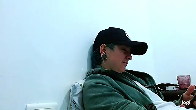 Snapshot of tomboyblue chatting on March 12, 12:06 am tomboyblue online show from March 12, 12:06 am