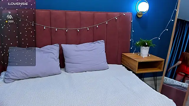 Snapshot of VanillaKelly chatting on December 6, 1:18 am VanillaKelly online show from December 6, 1:18 am