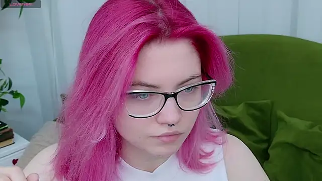 Lisa Adam online show from December 5, 4:14 pm