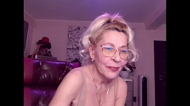 Snapshot of HornyMilf_555 chatting on October 7, 12:46 pm HornyMilf 555 online show from October 7, 12:46 pm