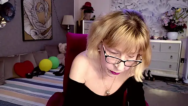 HornyMilf 555 online show from April 4, 9:18 am