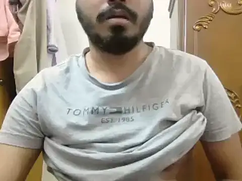 Snapshot of desiboyasif chatting on March 4, 6:25 pm desiboyasif online show from March 4, 6:25 pm