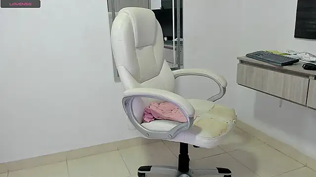 Snapshot of dahian_carter chatting on September 12, 12:49 pm dahian carter online show from September 12, 12:49 pm