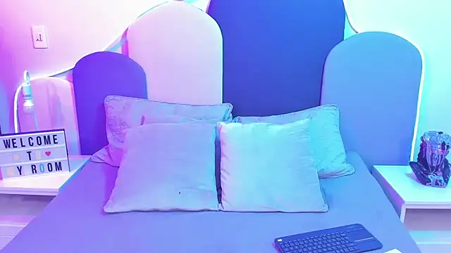 SophieGomez22 online show from February 7, 1:11 pm