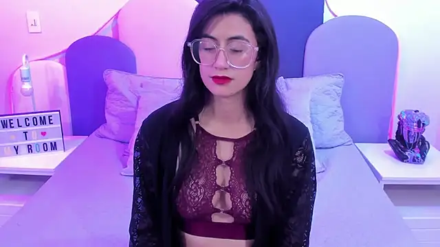 SophieGomez22 online show from February 9, 5:33 pm