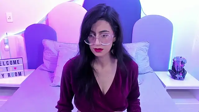 SophieGomez22 online show from February 10, 11:15 am