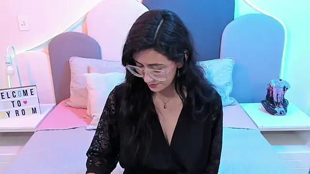 SophieGomez22 online show from March 10, 5:50 pm