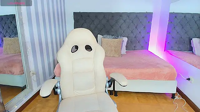 rebeca cortez  online show from January 13, 4:07 am