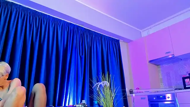 Snapshot of RosaCatalleya chatting on November 11, 6:02 am RosaCatalleya online show from November 11, 6:02 am