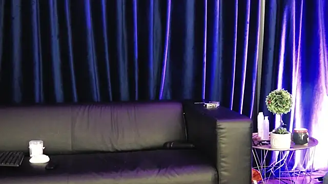 Snapshot of RosaCatalleya chatting on March 23, 5:22 am RosaCatalleya online show from March 23, 5:22 am