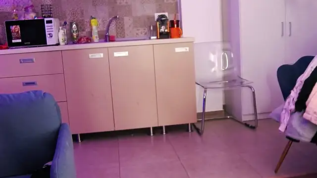 Snapshot of RosaCatalleya chatting on April 15, 3:24 am RosaCatalleya online show from April 15, 3:24 am