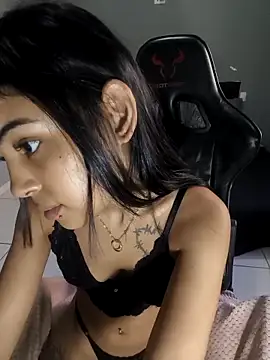 Snapshot of Livia_Diaz chatting on April 4, 6:49 pm Livia Diaz online show from April 4, 6:49 pm