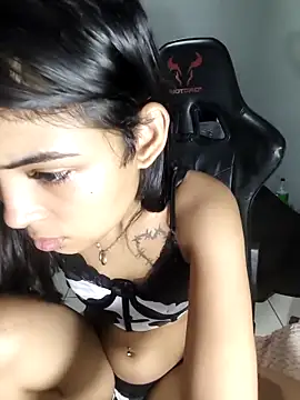 Snapshot of Livia_Diaz chatting on April 17, 5:21 am Livia Diaz online show from April 17, 5:21 am