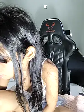 Snapshot of Livia_Diaz chatting on April 19, 8:44 pm Livia Diaz online show from April 19, 8:44 pm
