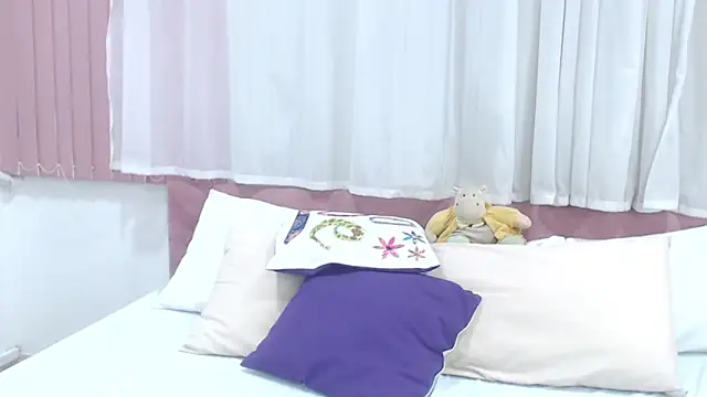 Snapshot of LexiiBloom chatting on February 15, 10:11 am LexiiBloom online show from February 15, 10:11 am