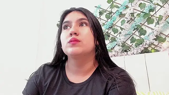 Snapshot of LexiiBloom chatting on October 1, 10:32 am LexiiBloom online show from October 1, 10:32 am
