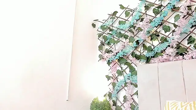 Snapshot of LexiiBloom chatting on October 4, 2:42 am LexiiBloom online show from October 4, 2:42 am